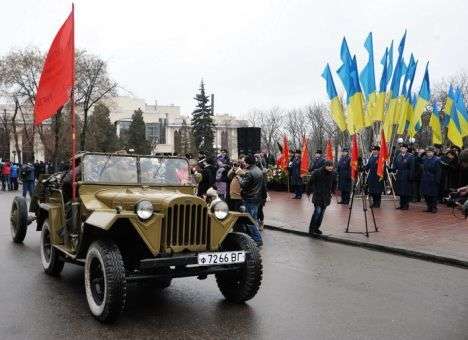 В Луганске предлагают в ответ на марш УПА вывесить красный флаг и провести военный парад