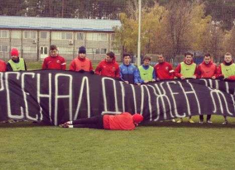 Игроки и болельщики «Арсенала» попросили спасти клуб (ФОТО)