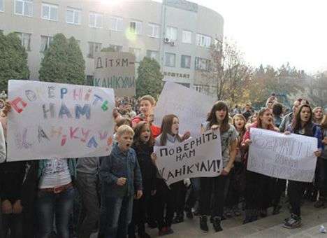 Мэр Ужгорода просит милицию разыскать организаторов школьного бунта