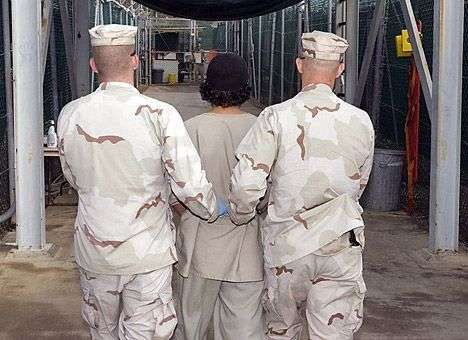 Врачей в США обвинили в пытках над заключенными Гуантанамо