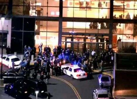 Неизвестный устроил стрельбу в торговом центре в США (ФОТО, ВИДЕО)