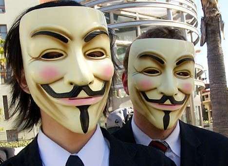 Тысяча сторонников Anonymous подрались с полицией в Лондоне