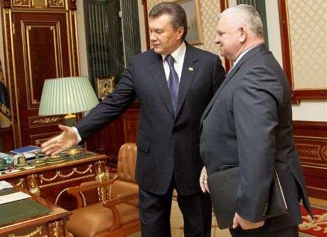 Президент трудоустроил уволенных губернаторов Прикарпатья и Одесчины