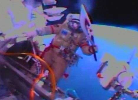 Олимпийский факел вышел в открытый космос