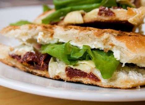 В США из-за кишечной палочки отозвали 90 т сэндвичей и салатов