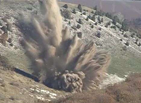 Взорванная в Севастополе бомба весом в тонну оставила 20-метровую воронку