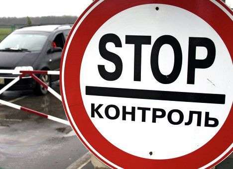 На границе с Россией опять застряли сотни фур