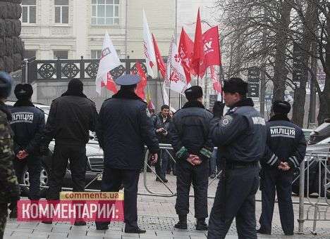 Митингующие оставили Киевсовет и отправились под ВР требовать евроинтеграцию (ФОТО)