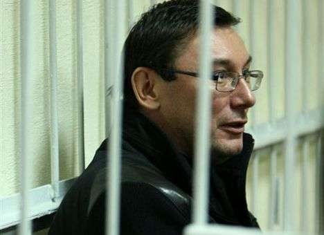 Луценко заявил, что Янукович сам напросился в гости к Путину