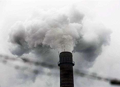 Промпроизводство в Украине продолжает падать, но уже не спеша