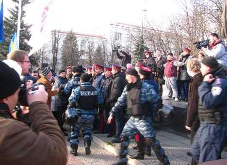 В Луганске Евромайдан едва не закончился потасовкой (ФОТО)