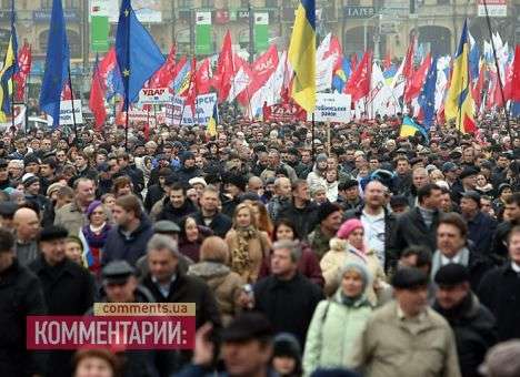 Евромитингующие отправились маршировать под окнами Азарова