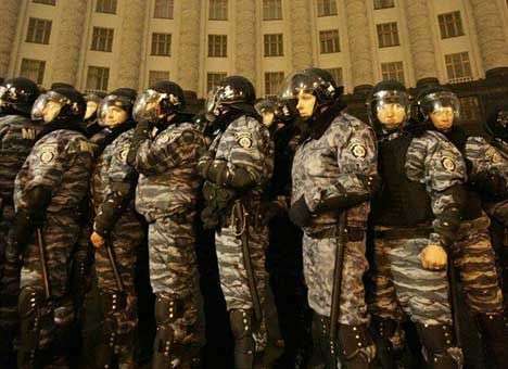 Милиция призывает митингующих больше не штурмовать Кабмин