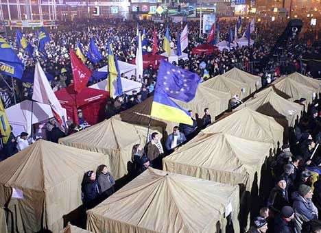Евромайдан в Киеве объявили бессрочным и установили 15 палаток (ФОТО)