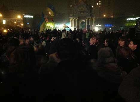 Евромайдан в столице отстоял третью ночь (ФОТО)