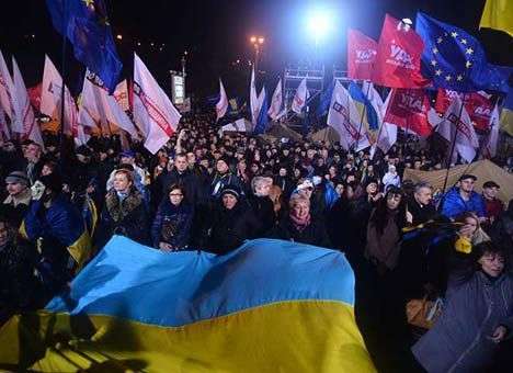 Евромайдан отбил атаку «Беркута» и простоял еще одну ночь (ФОТО)