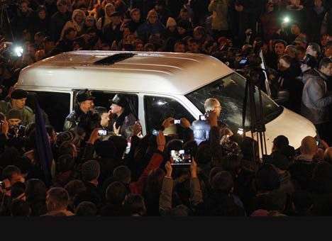 Прокуратура расследует нападение на автомобиль СБУ на Евромайдане