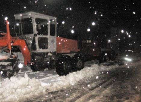 На Хмельнитчине снежный коллапс: в сугробах застряли почти 30 грузовиков (ФОТО)