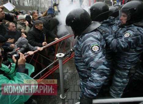 Европарламент призвал украинскую власть не трогать митингующих