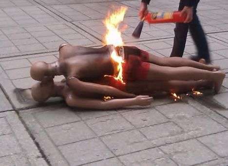 В Крыму под окнами спикера сожгли «гомосексуалистов»