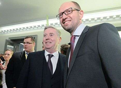 Оппозиция попросила продлить работу миссии Кокса-Квасьневского