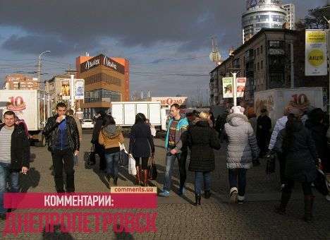 На месте днепропетровского Евромайдана поставили фургоны с хлебом (ФОТО)