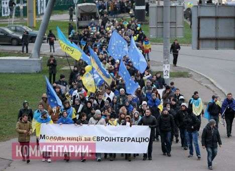 Азаров пока не планирует встречаться с митингующими студентами