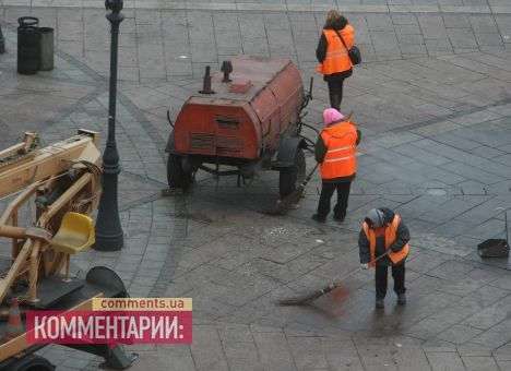 Майдан оцепил «Беркут». Коммунальщики смывают кровь (ФОТО)