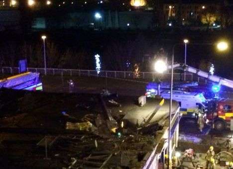 Вертолет упал на набитый людьми паб в Шотландии, есть жертвы (ВИДЕО)