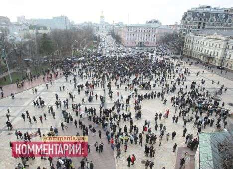 Митингующие атаковали милицейский автобус