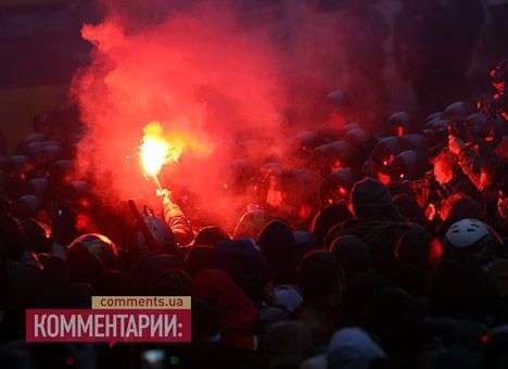 Митингующие снова пытаются прорваться в АП. «Беркут» пустил газ (ВИДЕО) (ДОПОЛНЕНО)