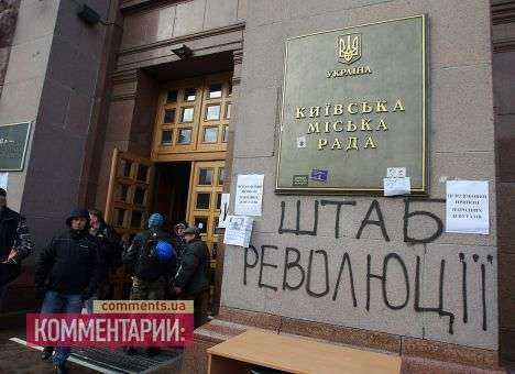 На Майдане уже собралось пять тысяч митингующих. Люди продолжают подходить