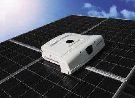 Японцы создали робота для мытья солнечных панелей