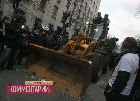 Порошенко просит Пшонку разобраться с бульдозером-провокатором на Банковой