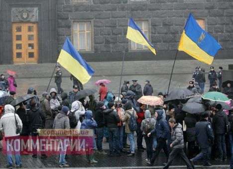 Митингующие снова взяли в осаду Кабмин