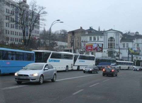 Сторонников ПР свезли в Киев на комфортабельных автобусах (ФОТО)