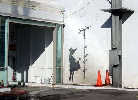 Кусок стены с граффити Бэнкси продан в США за 200 у.е. тыс