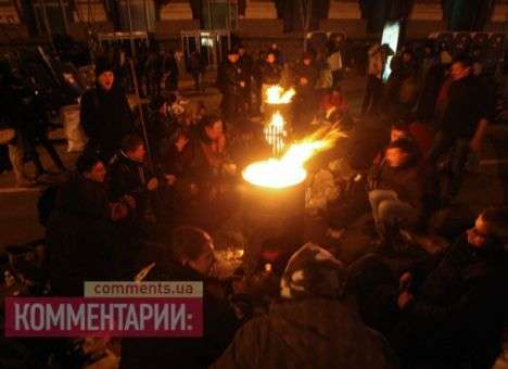 Митингующие готовы встретить Новый год на Евромайдане, - Тягнибок