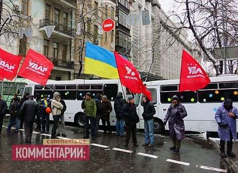 «Правительственный квартал» заблокировали митингующие и «Беркут» (ФОТО, ВИДЕО)