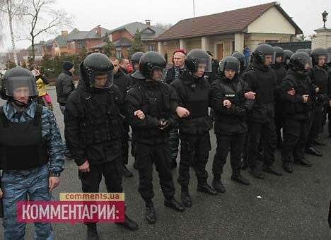 Митингующие двинулись на «Межигорье»