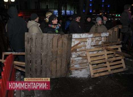 Митингующие взяли в осаду Шевченковский суд