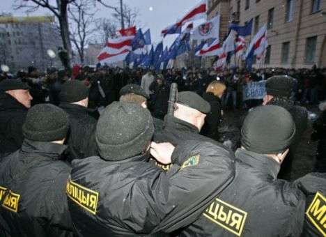 Cпецслужбы Лукашенко не пустили десятки белорусов на Евромайдан, - политик