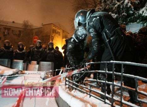 Милиция разобрала палатки на ул. Институтской (ДОПОЛНЕНО)