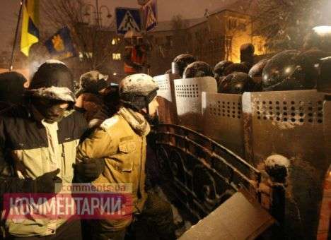 У Азарова похвастались, что без блокад работают полноценно