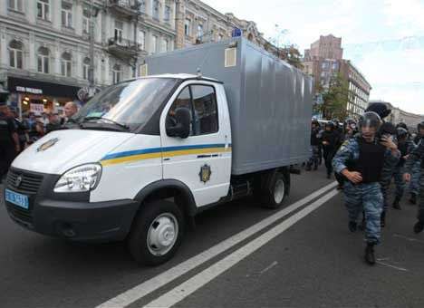 Офис «Батькивщины» в Василькове штурмуют неизвестные