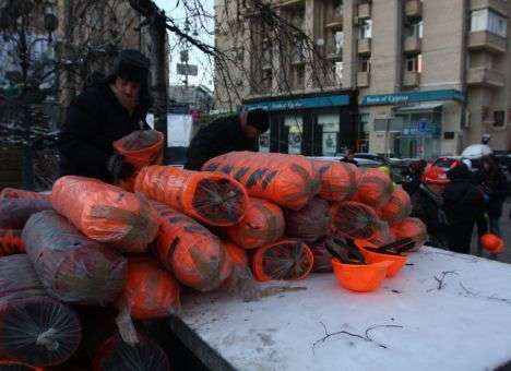 Евромайдан «вооружился» четырьмя тысячами касок (ФОТО)