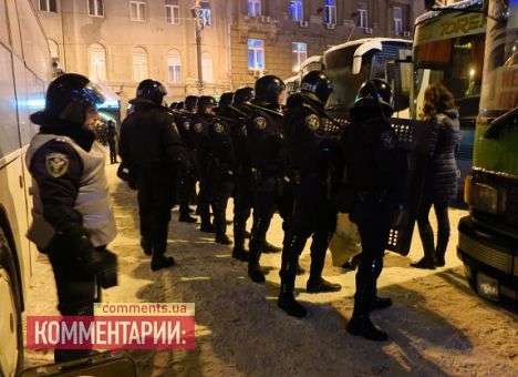 Во время штурма баррикад «Беркут» бил журналистам камеры и силой вышвыривал с Майдана (ВИДЕО)