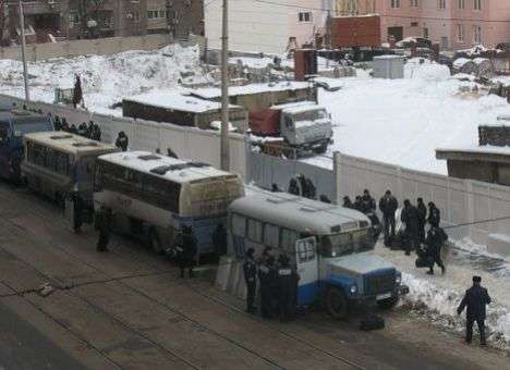 Десять автобусов донецкой милиции едут в Киев (ФОТО)