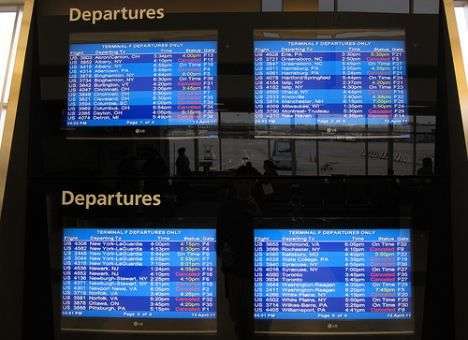 Из-за сильных снегопадов в США сорваны тысячи авиарейсов