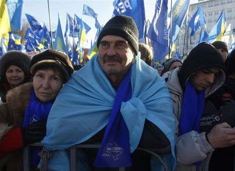 На Антимайдан собралось несколько тысяч митингующих